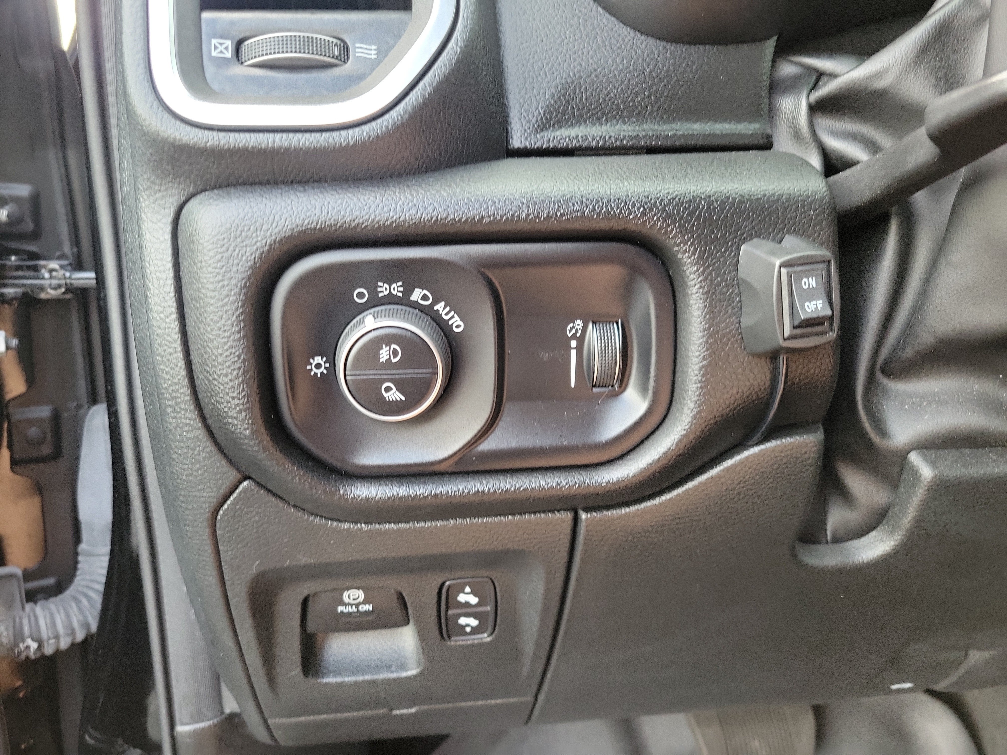 Used 2024 RAM 1500 Big Horn AWD/4WD image 15
