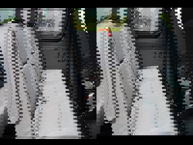 Used 2025 Mercedes-Benz Sprinter 2500 image 19