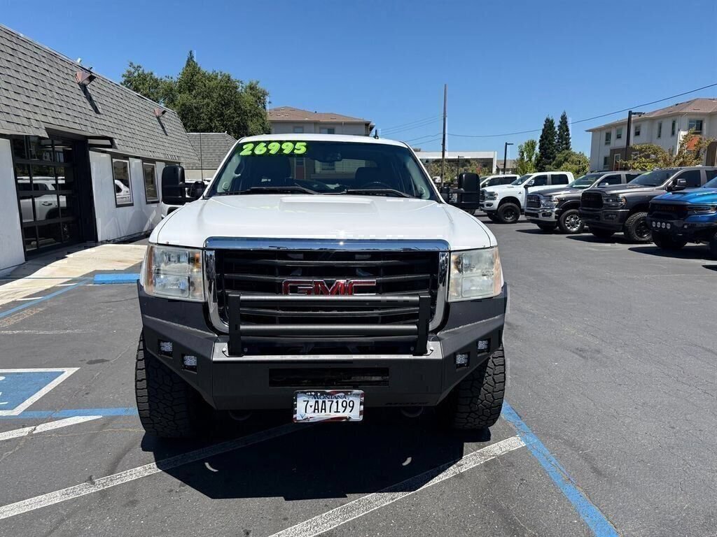 Used 2010 GMC Sierra 2500 SLT w/ SLT Convenience Package AWD/4WD image 2