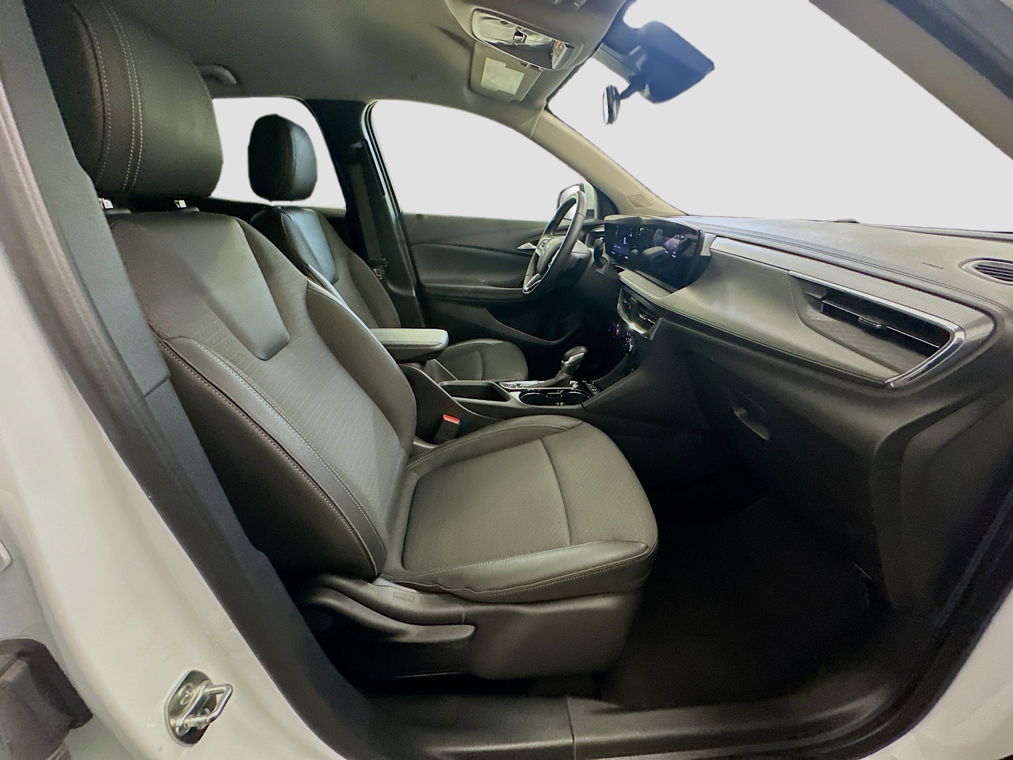 Used 2025 Buick Encore GX Preferred image 31