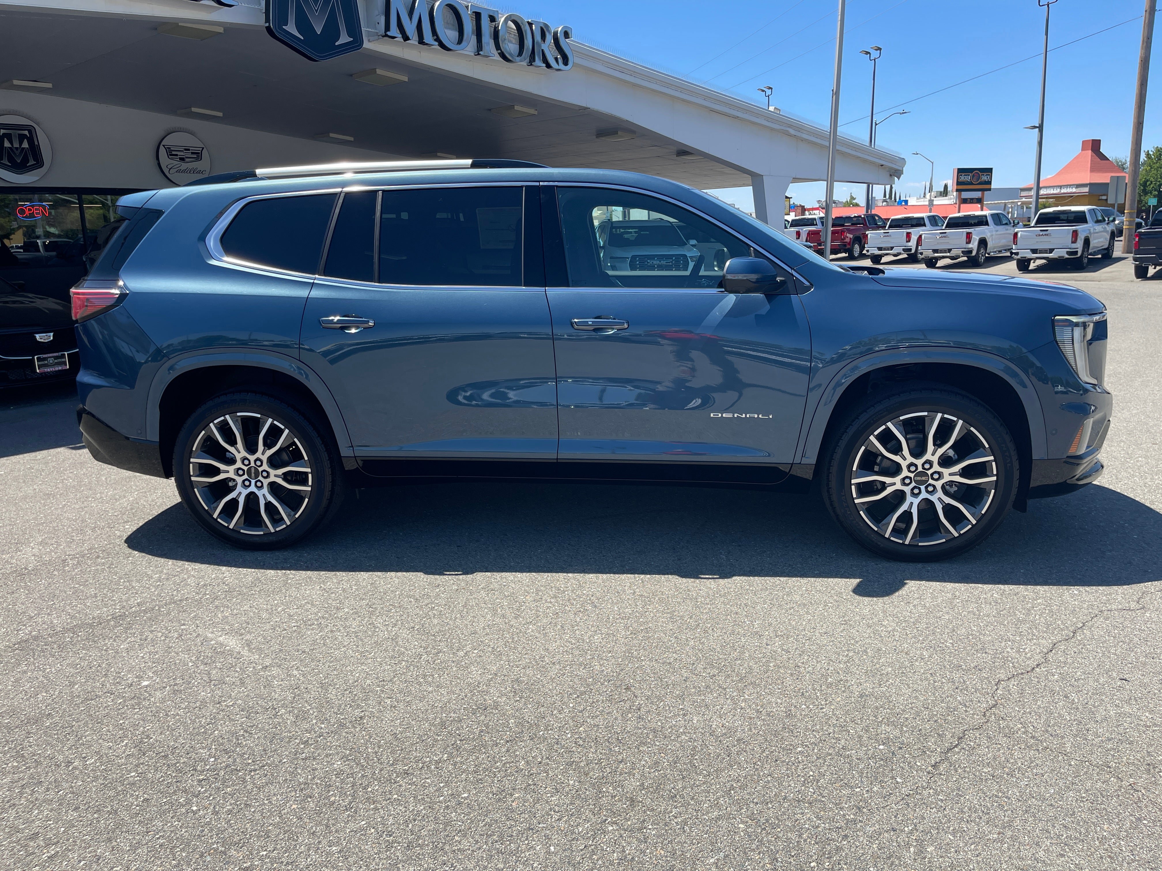 New 2026 GMC Acadia Denali Ultimate AWD/4WD image 4
