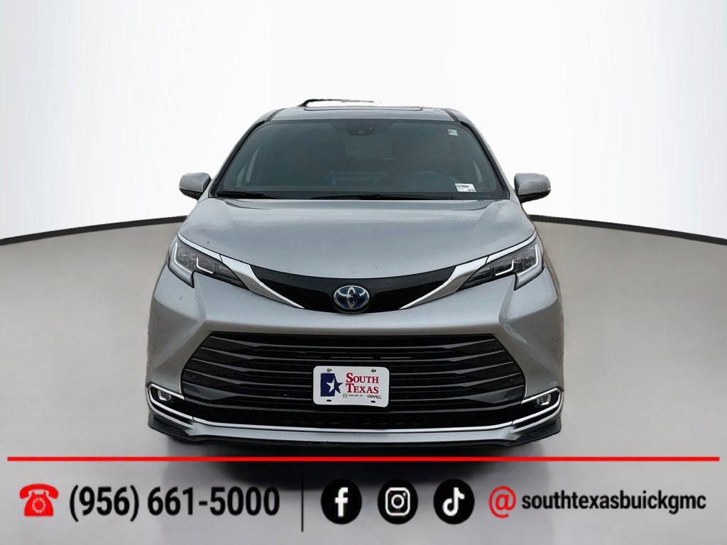 Used 2025 Toyota Sienna Limited AWD/4WD image 2