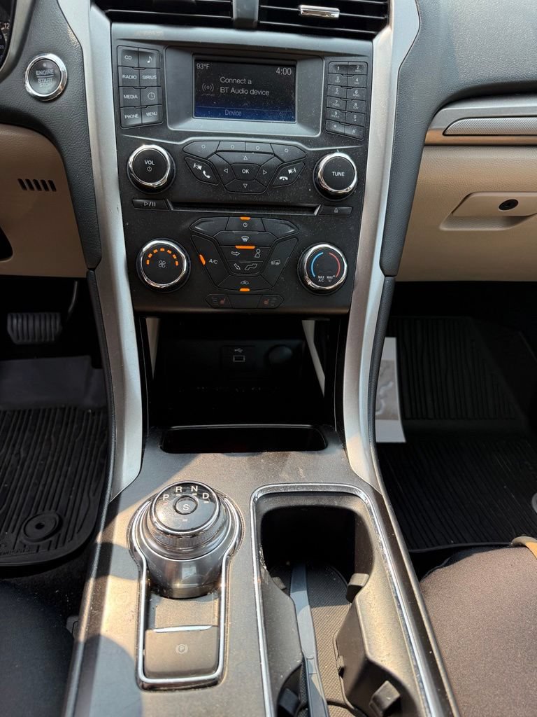 Used 2018 Ford Fusion SE FWD image 11