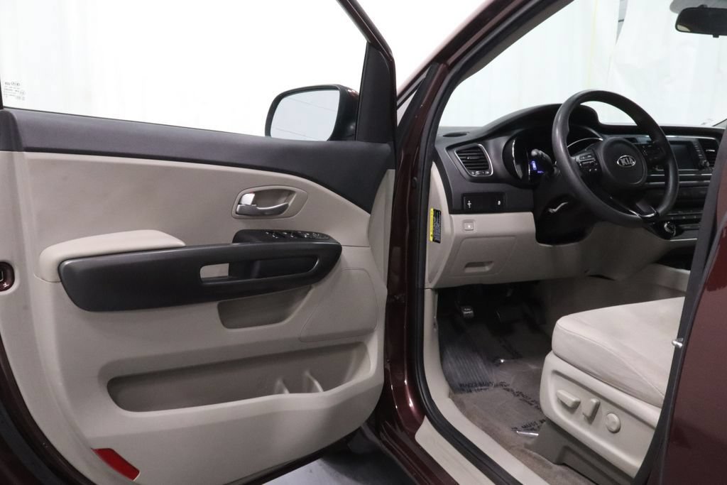 Used 2019 Kia Sedona LX FWD image 7