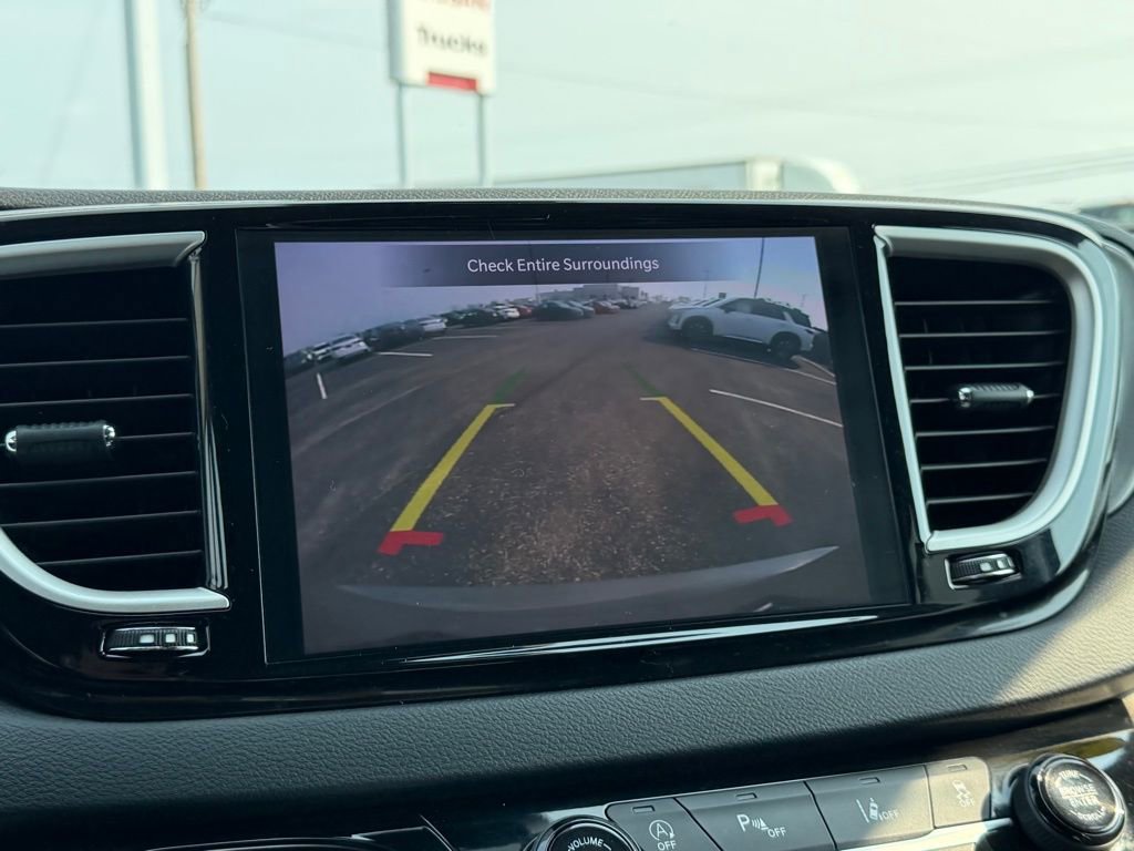 Used 2023 Chrysler Pacifica Touring-L image 33