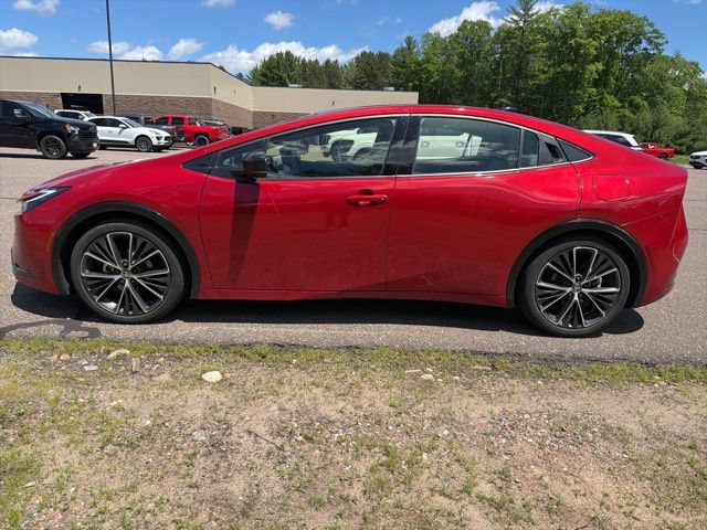 Used 2024 Toyota Prius XLE FWD image 4
