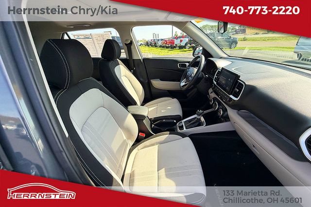 Used 2024 Hyundai Venue SEL FWD image 23