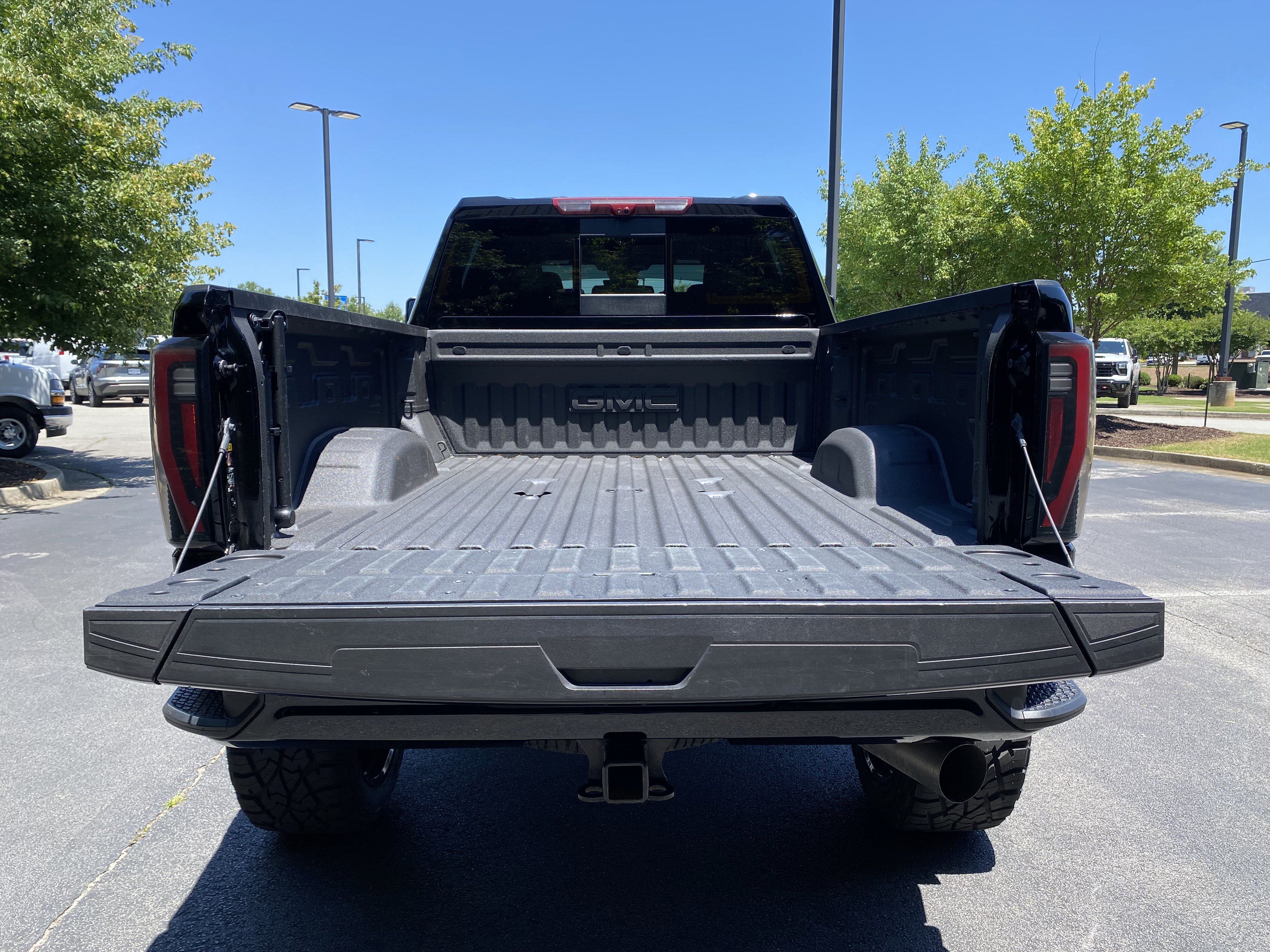 Used 2025 GMC Sierra 2500 AT4 w/ AT4 Premium Plus Package AWD/4WD image 12