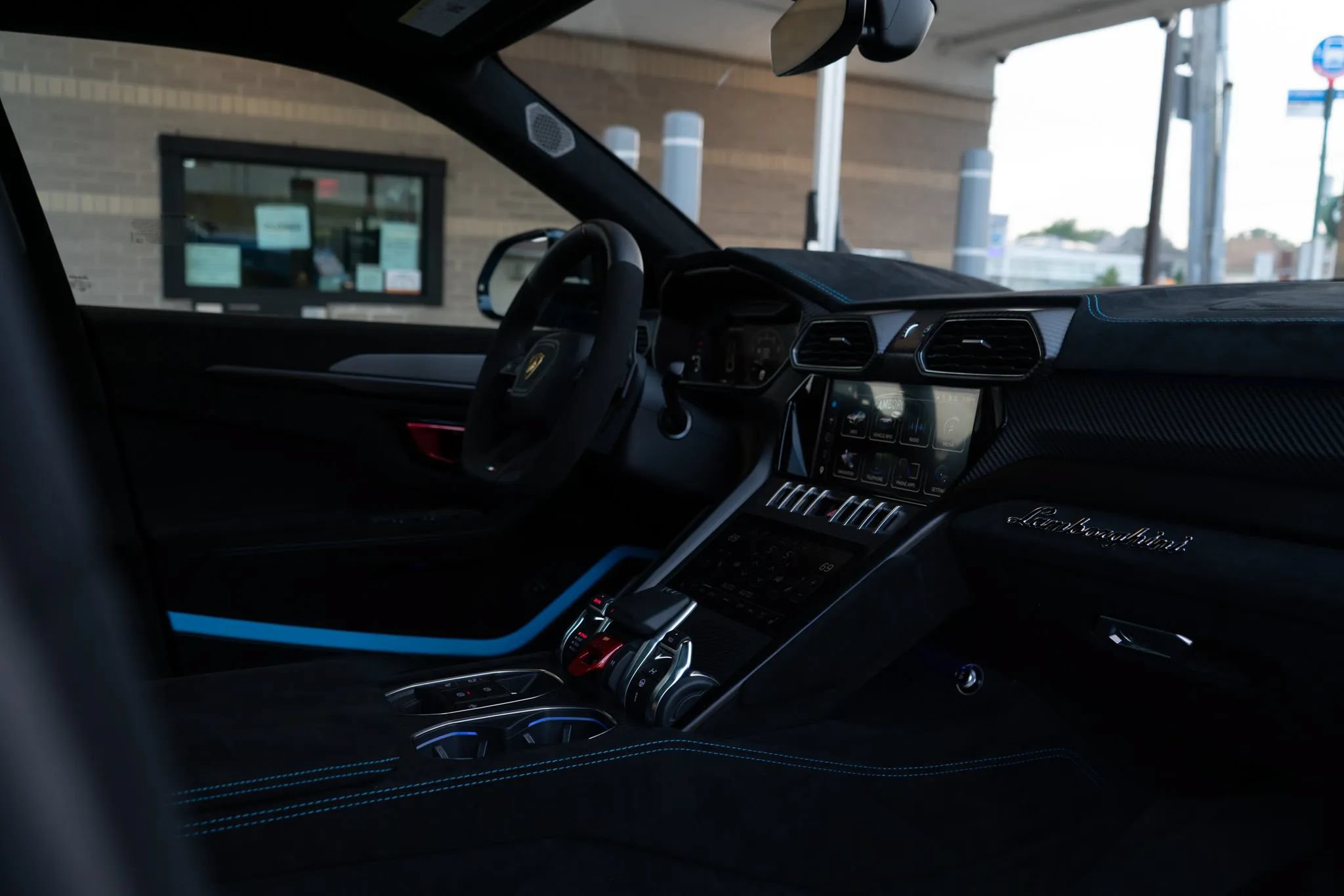 Used 2024 Lamborghini Urus Performante AWD/4WD image 26