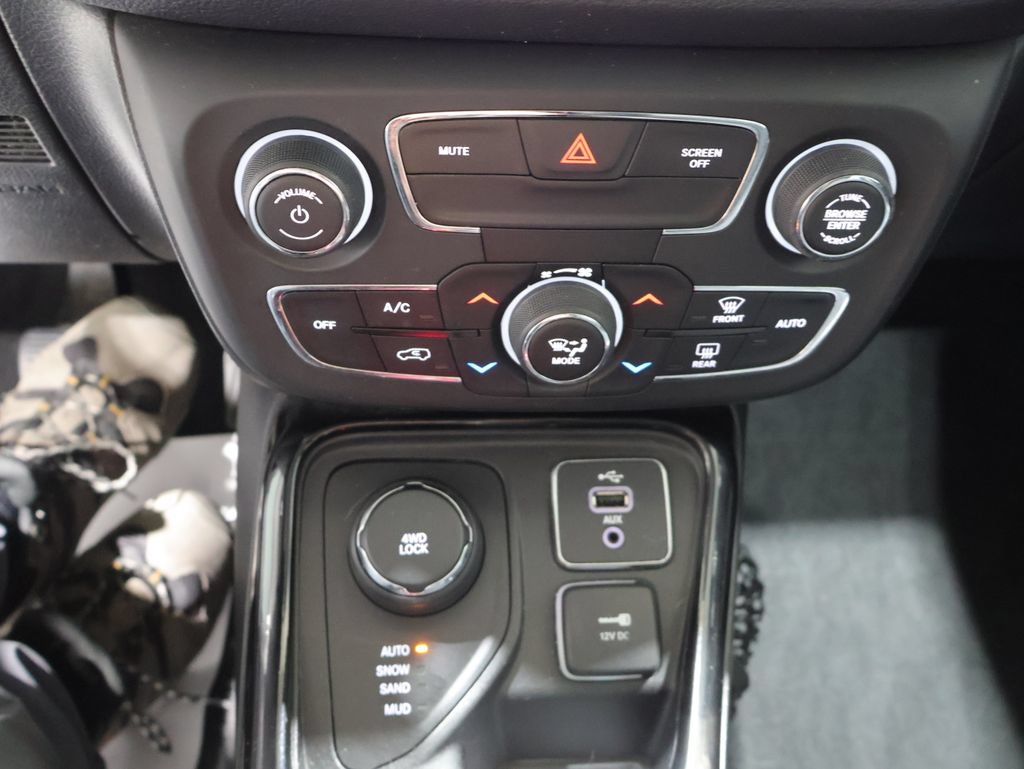 Used 2017 Jeep Compass Limited AWD/4WD image 28