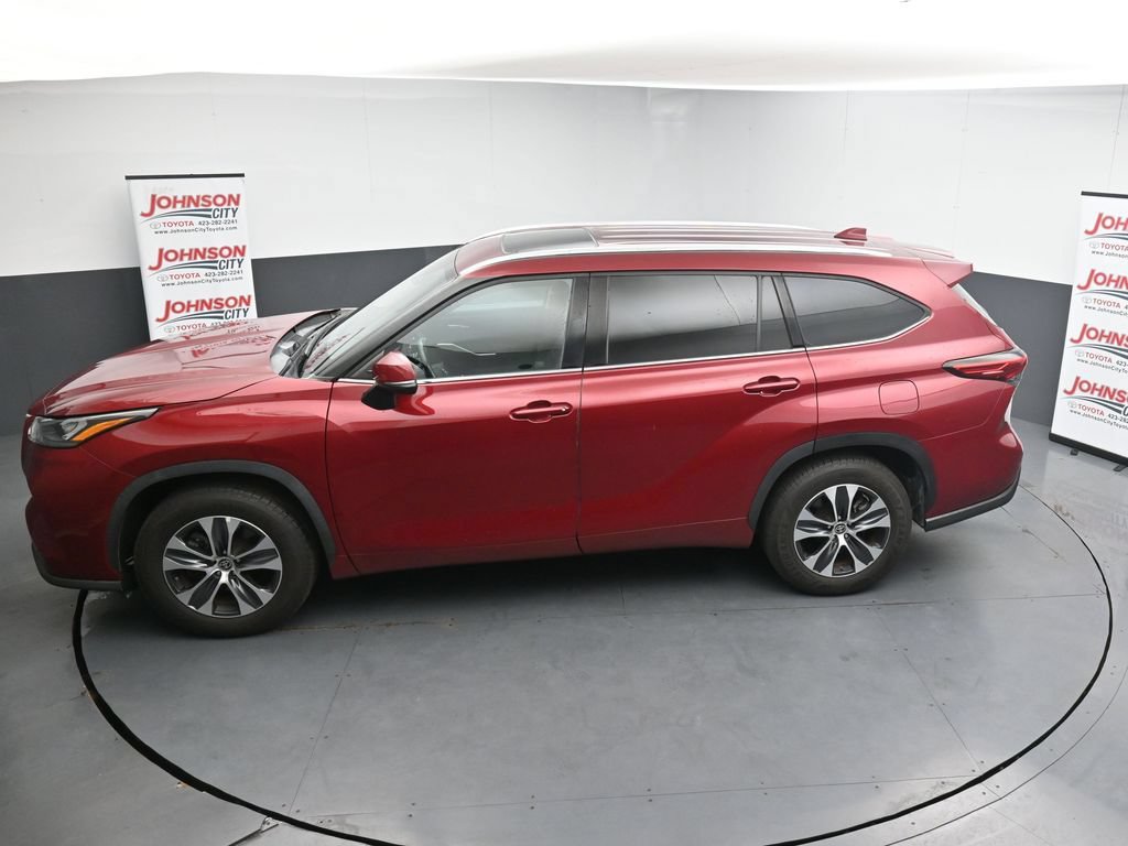 Used 2020 Toyota Highlander XLE FWD image 27