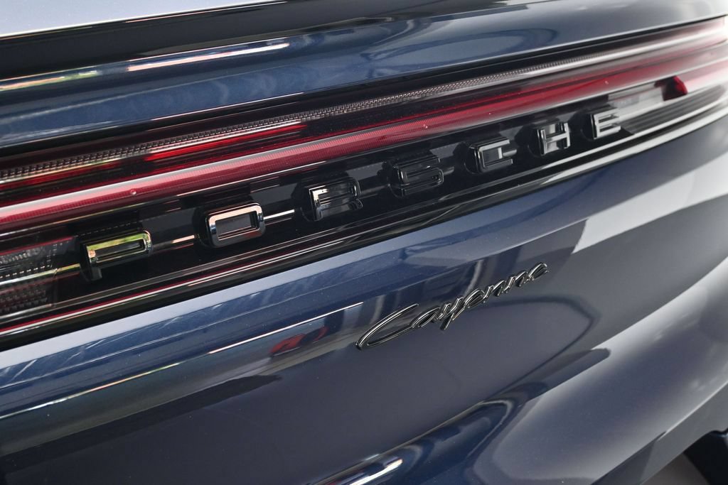 Certified 2025 Porsche Cayenne Coupe AWD/4WD image 36