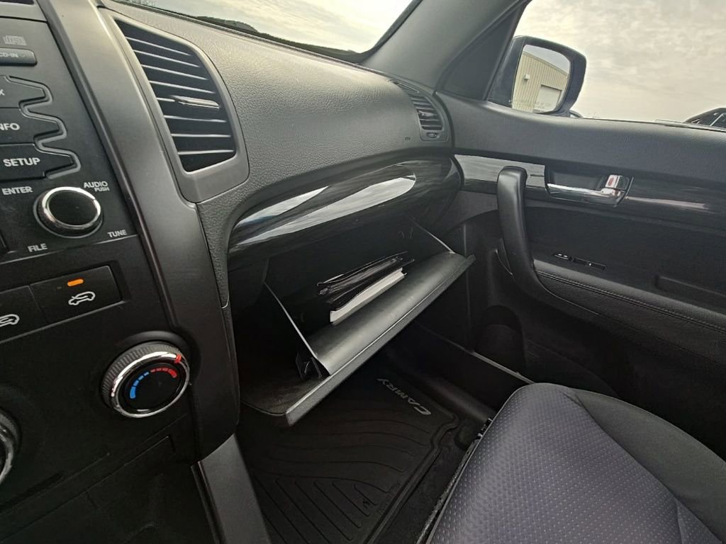 Used 2012 Kia Sorento LX image 19