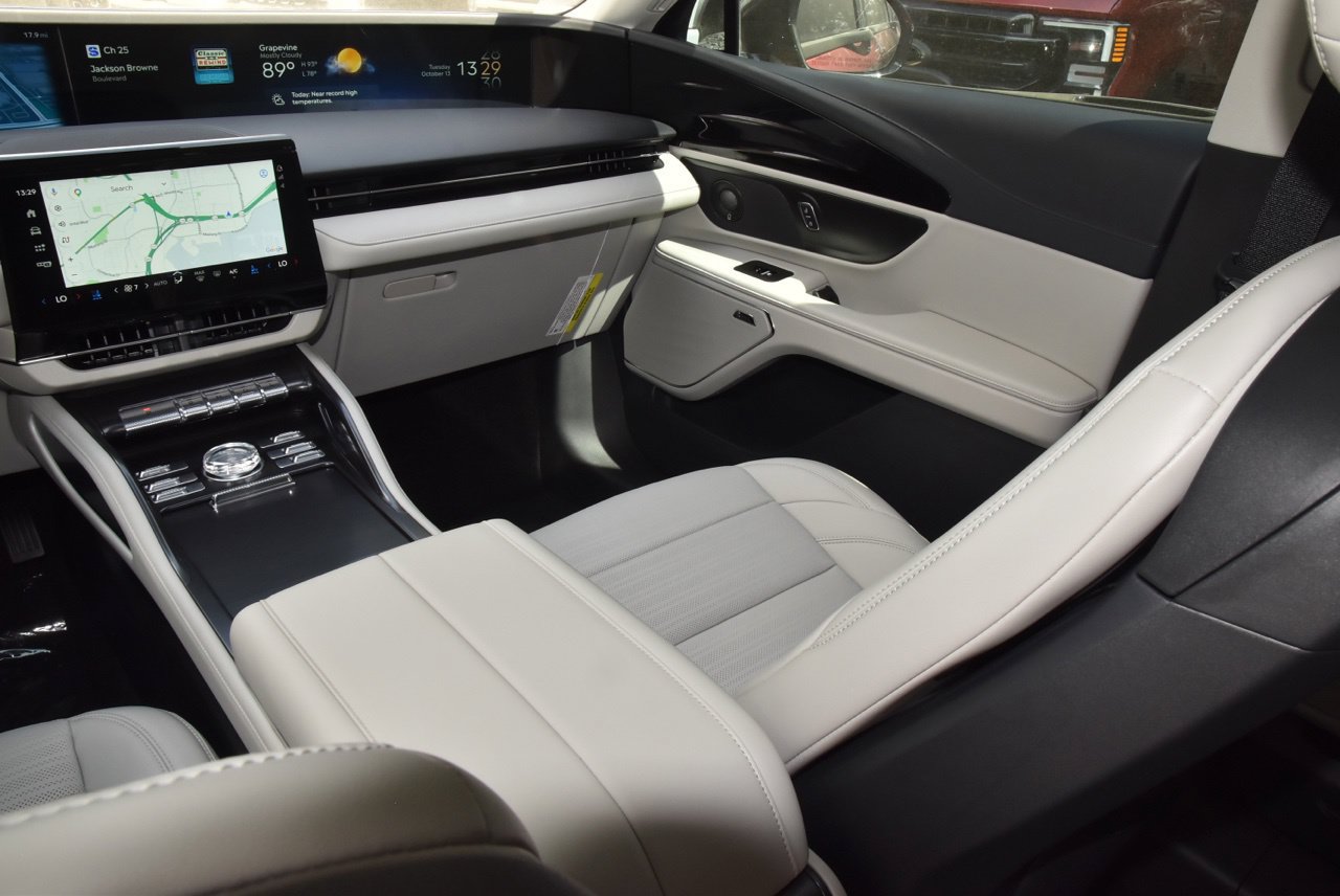 New 2026 Lincoln Nautilus Reserve AWD/4WD image 17