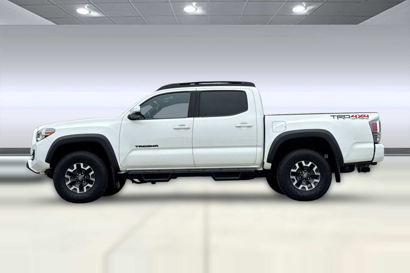 Used 2021 Toyota Tacoma TRD Off-Road w/ Technology Package AWD/4WD image 2
