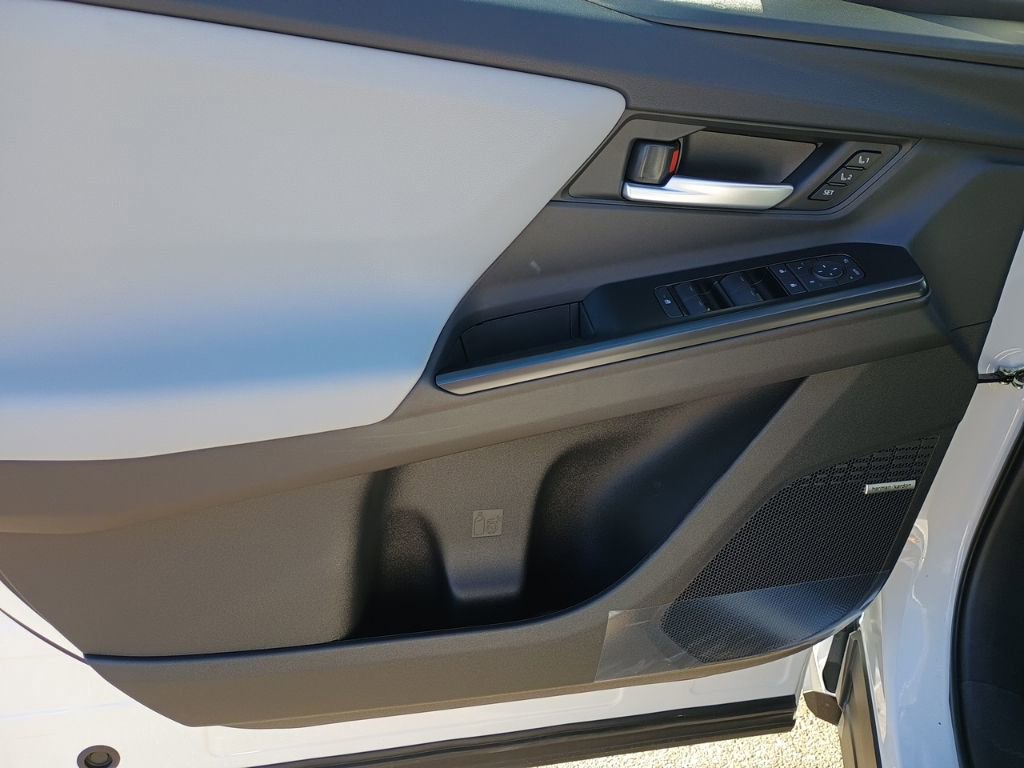 New 2026 Subaru Solterra image 7