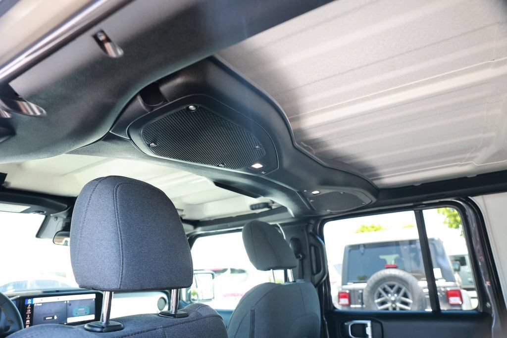 Used 2024 Jeep Wrangler Unlimited AWD/4WD image 35