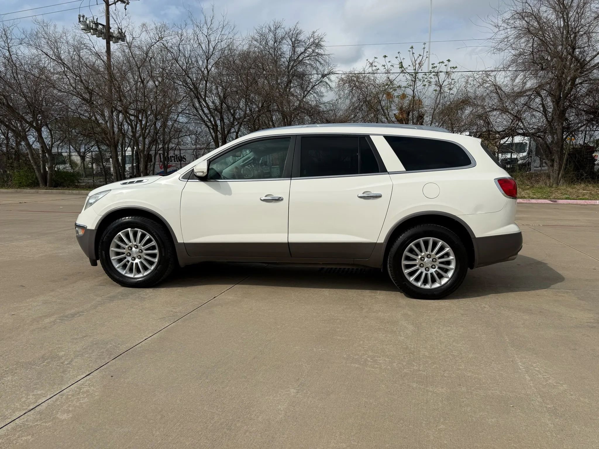 Used 2012 Buick Enclave Leather image 3