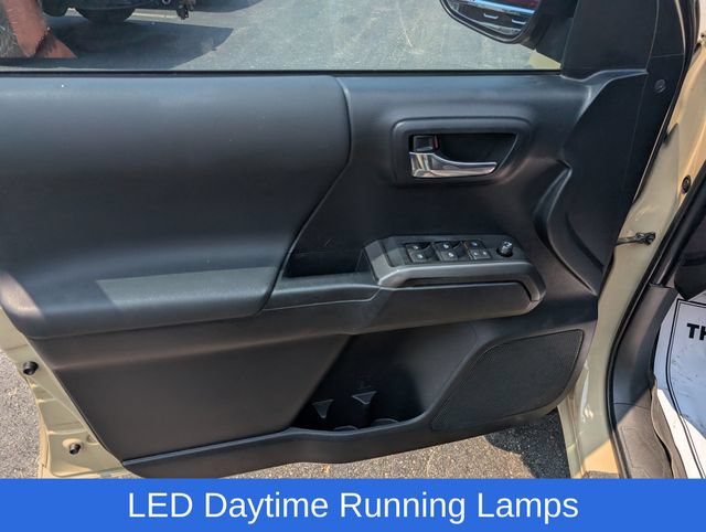 Used 2019 Toyota Tacoma TRD Off-Road AWD/4WD image 15