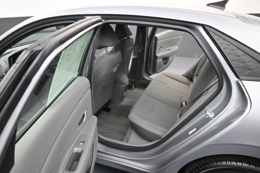 Used 2025 Hyundai Elantra Sport FWD image 11