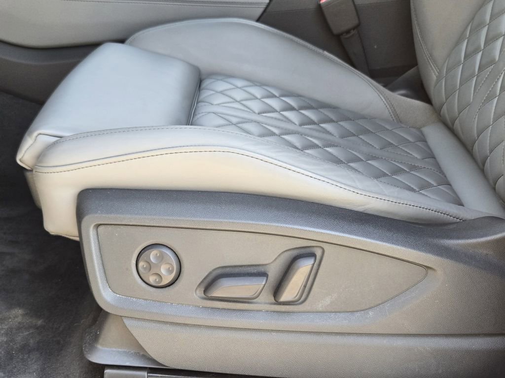 Used 2021 Audi SQ5 Prestige w/ Prestige Package image 31