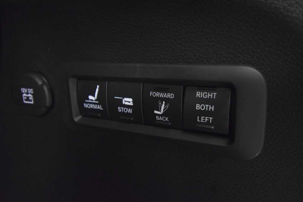 New 2027 Chrysler Pacifica Pinnacle FWD image 37