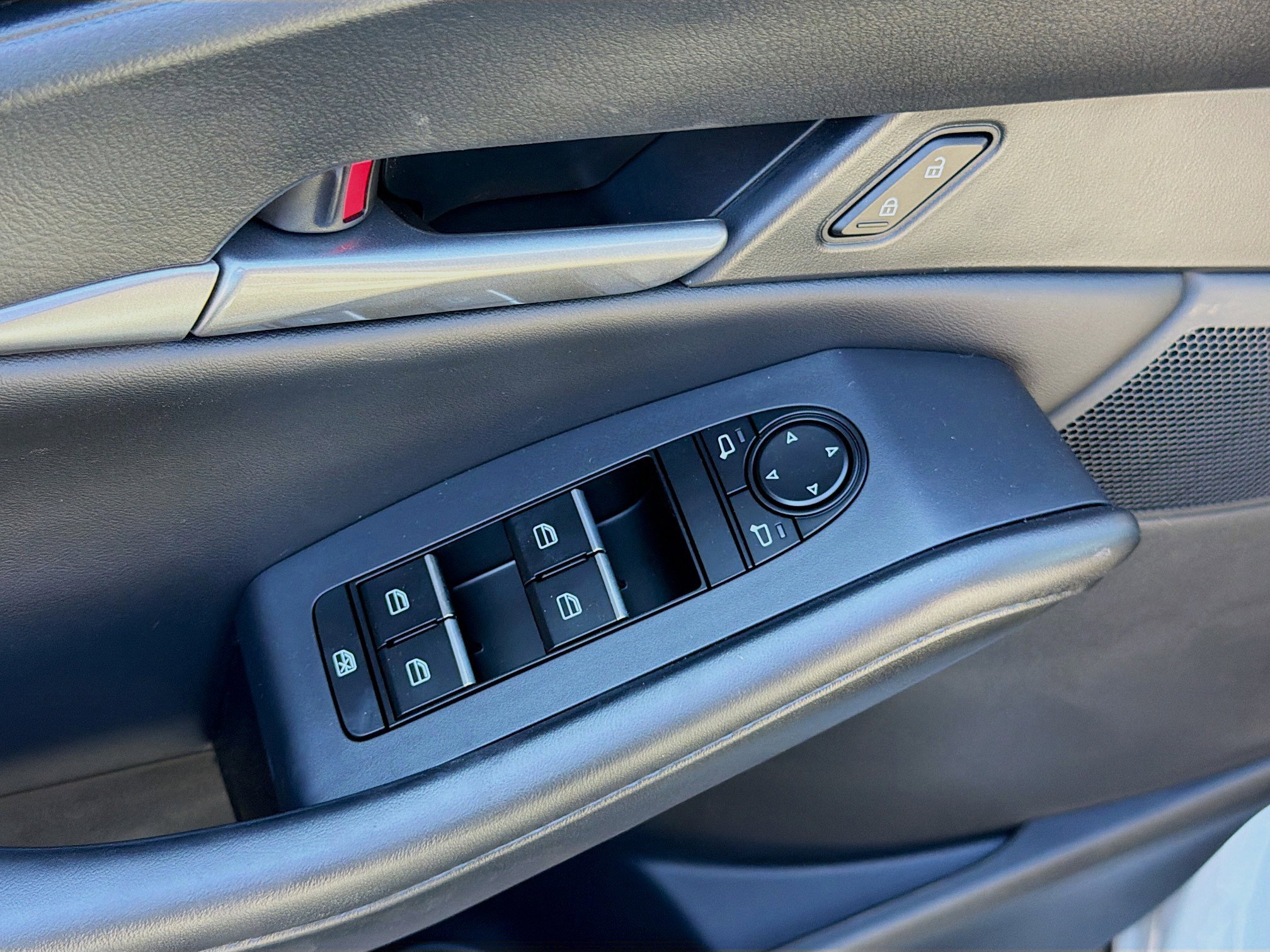 New 2026 MAZDA CX-30 AWD 2.5 S w/ Select Sport Pkg image 23