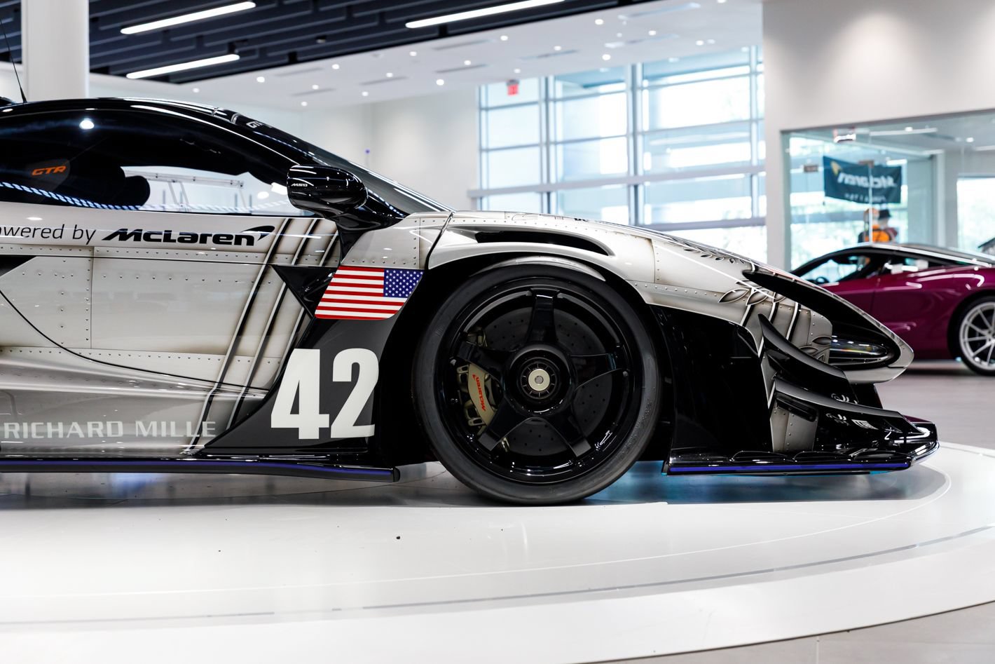 Used 2020 McLaren Senna RWD image 31