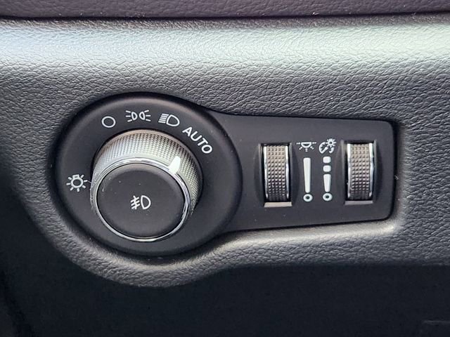 New 2026 Chrysler Pacifica Select FWD image 17