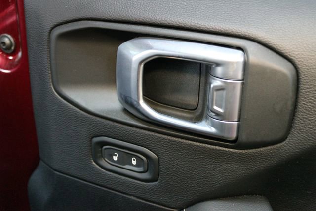 Used 2021 Jeep Wrangler Unlimited Sahara AWD/4WD image 9