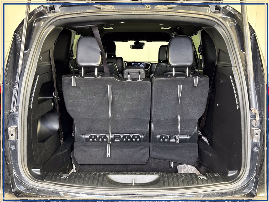 Certified 2025 Chrysler Pacifica Select FWD image 36