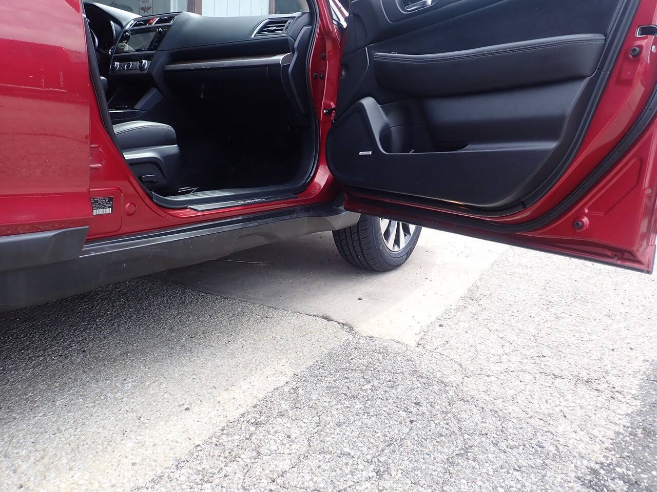 Used 2015 Subaru Outback 2.5i Limited AWD/4WD image 28