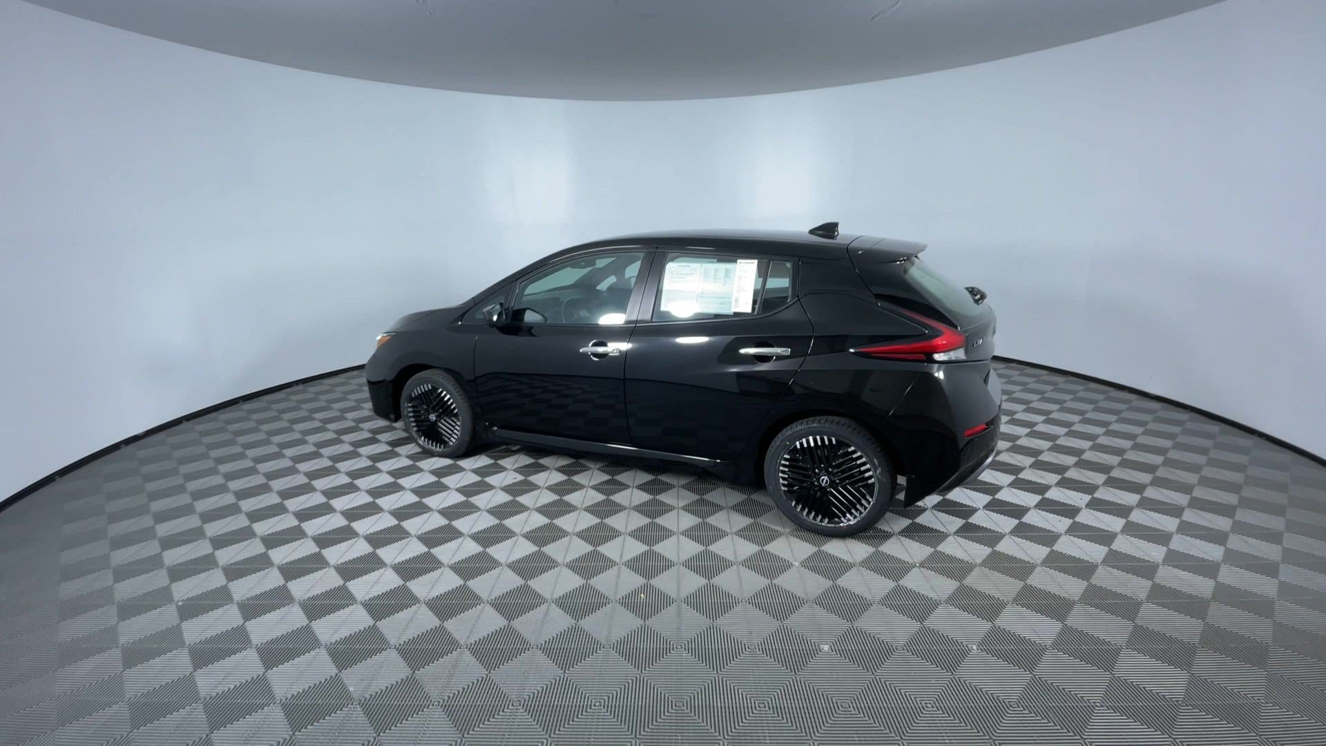 Certified 2025 Nissan Leaf SV Plus FWD image 6