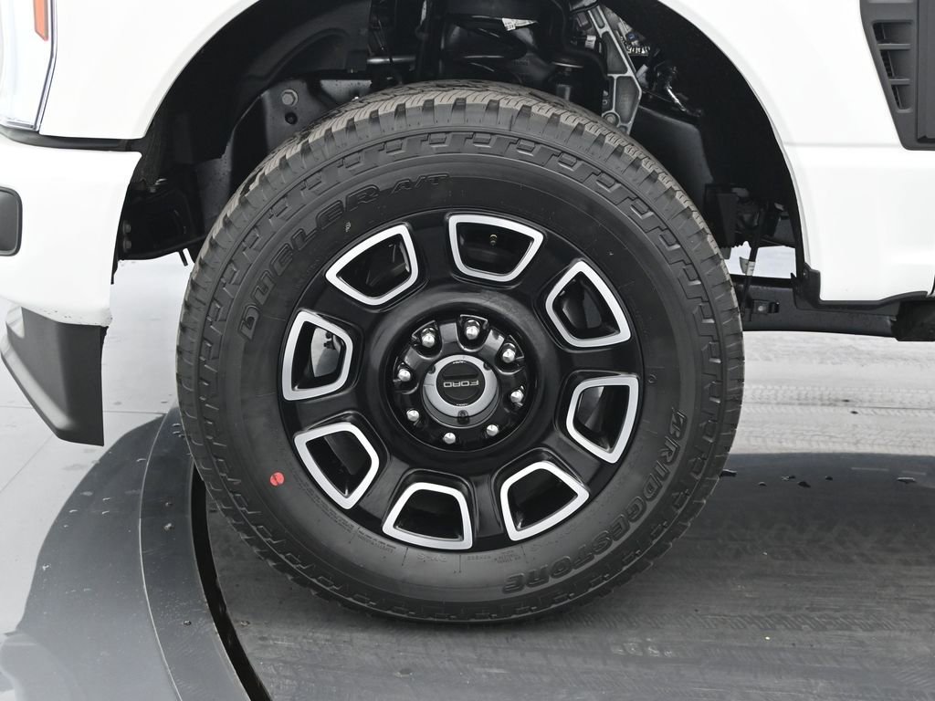 New 2026 Ford F350 Platinum w/ FX4 Off-Road Package AWD/4WD image 18