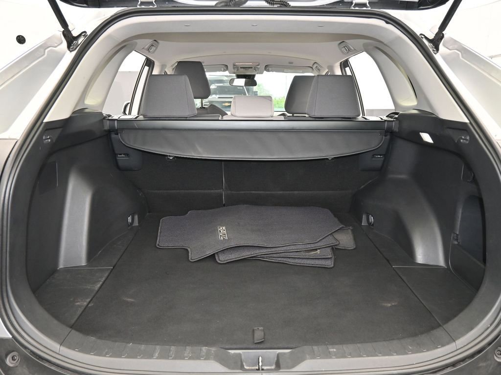 Used 2023 Toyota RAV4 XLE image 39