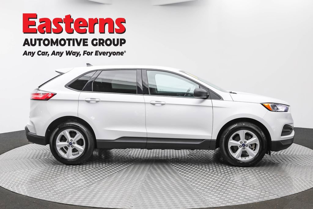 Used 2020 Ford Edge SE image 4