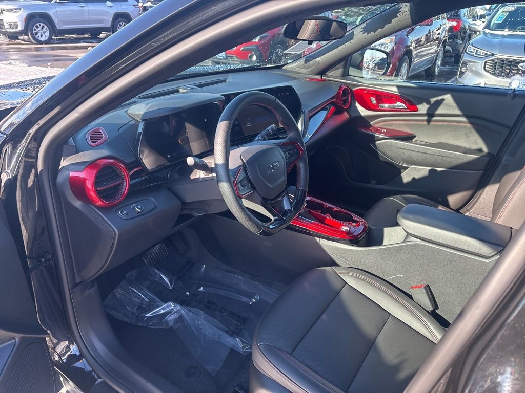 Used 2025 Chevrolet Trax RS w/ Sunroof Package image 16