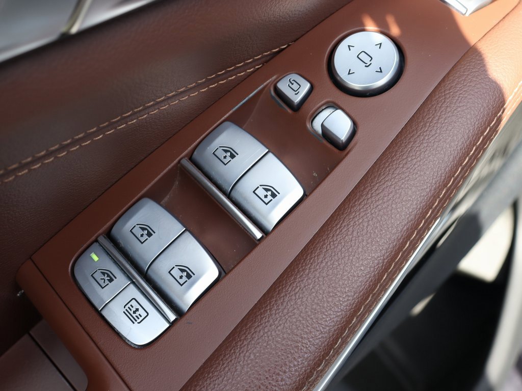 Used 2022 BMW X7 xDrive40i w/ M Sport Package image 15