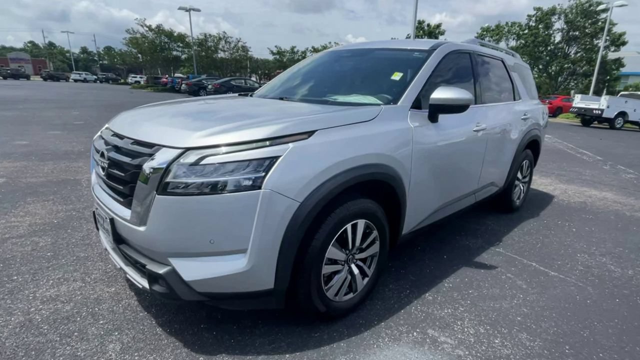 Used 2023 Nissan Pathfinder SL FWD image 4