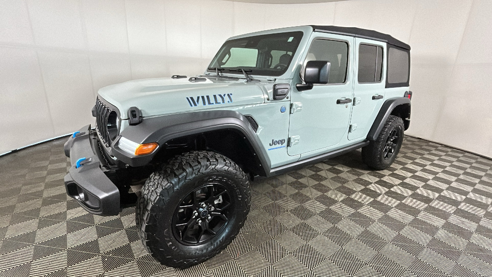 Used 2024 Jeep Wrangler Unlimited AWD/4WD image 8