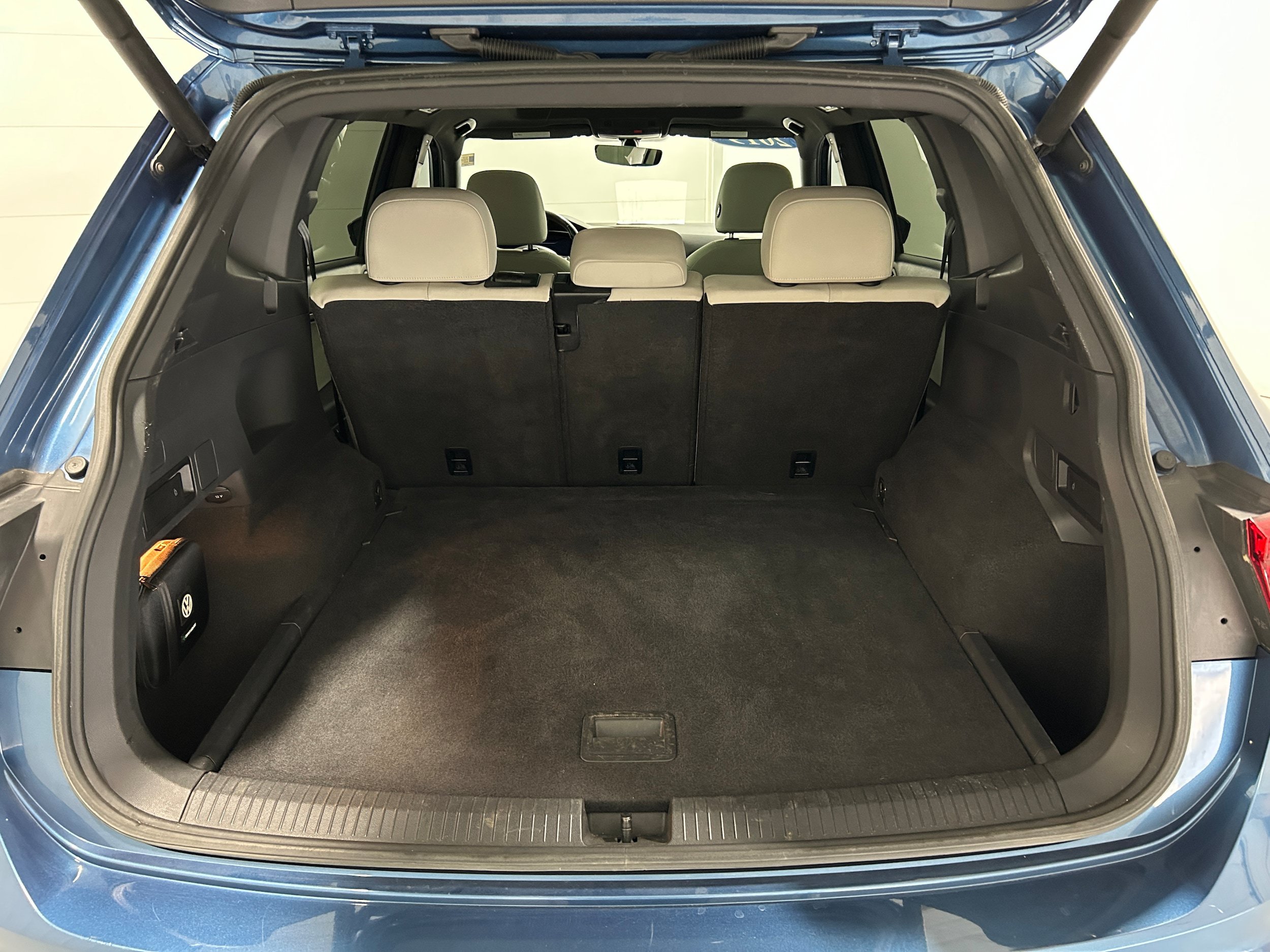 Used 2019 Volkswagen Tiguan SEL R-Line AWD/4WD image 33