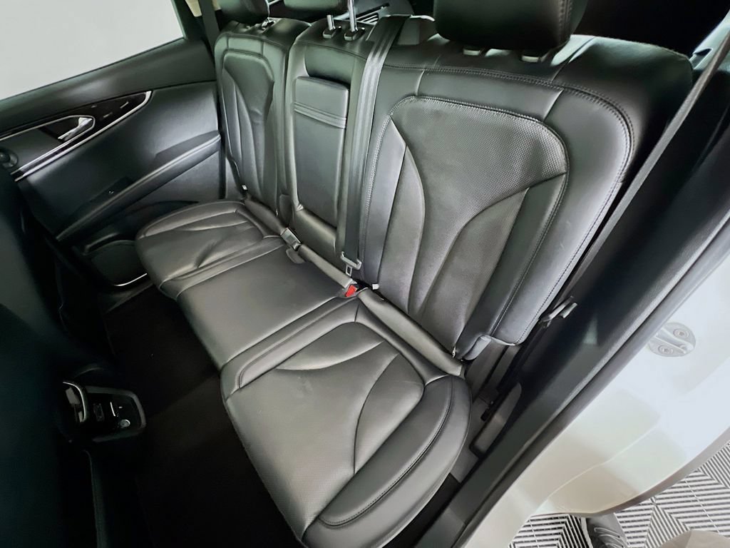 Used 2022 Lincoln Nautilus Reserve w/ Luxury Package AWD/4WD image 26