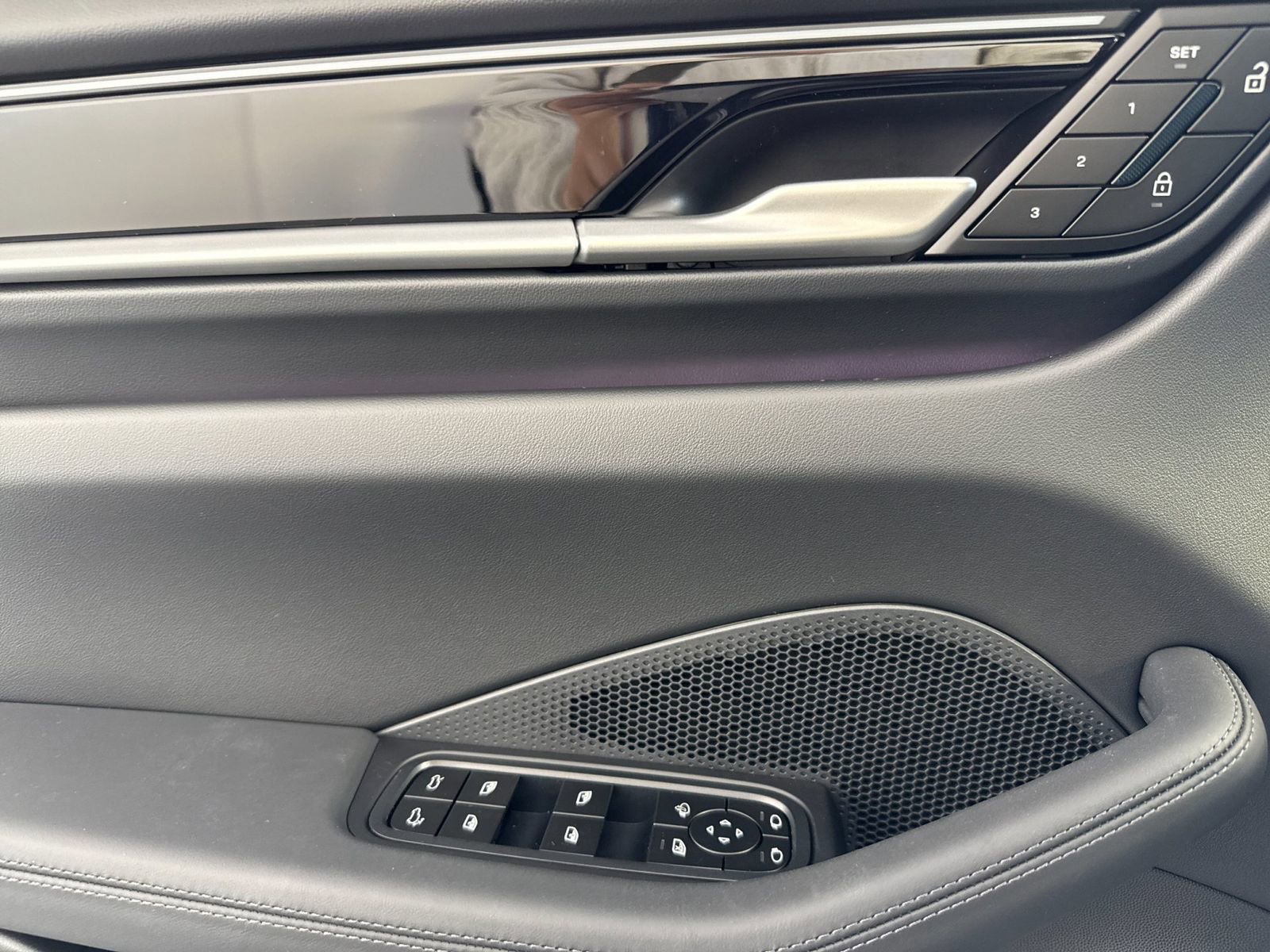 New 2026 Porsche Macan 4 Electric image 12