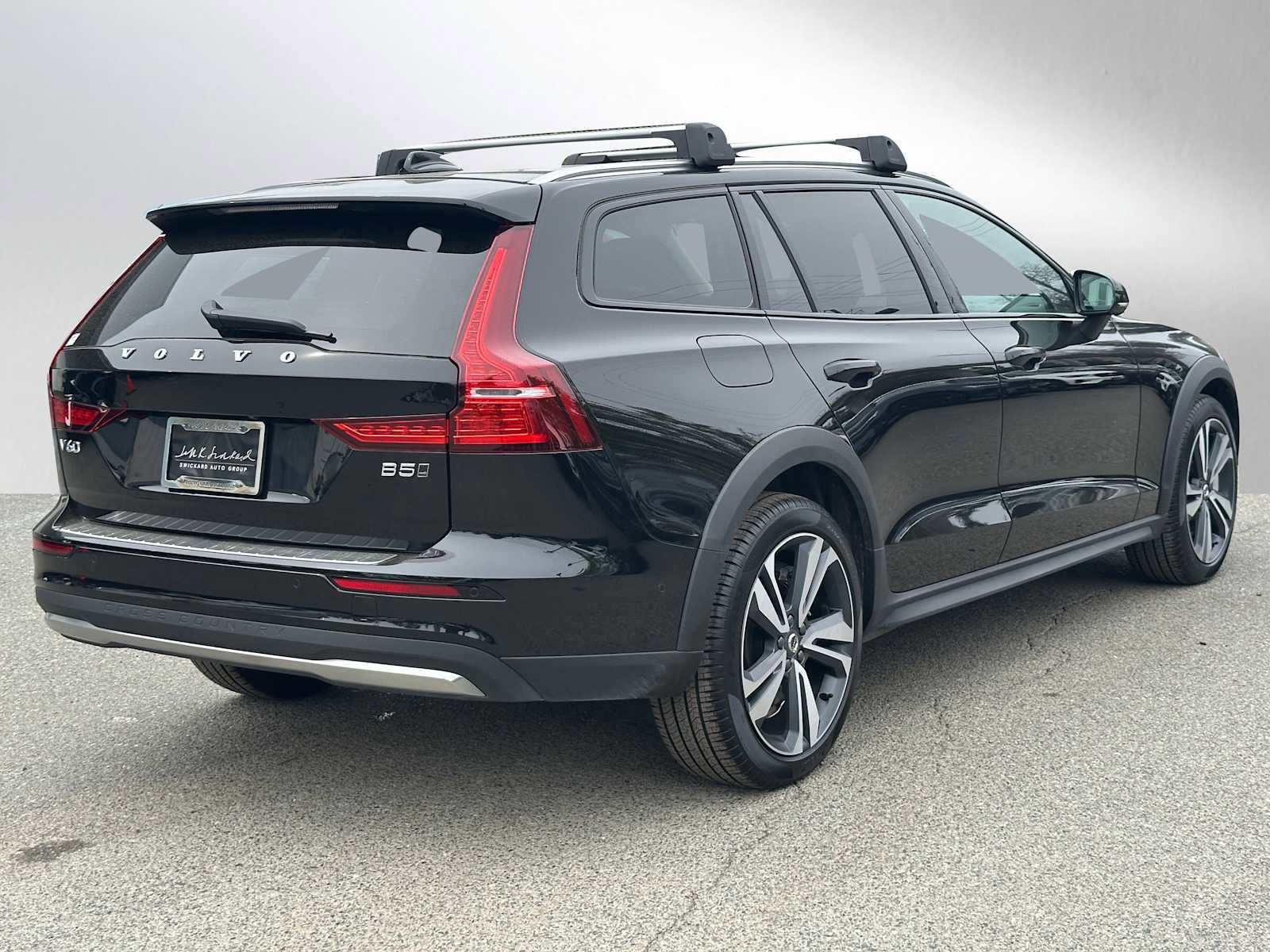Used 2026 Volvo V60 B5 Cross Country Plus w/ Climate Package AWD/4WD image 3