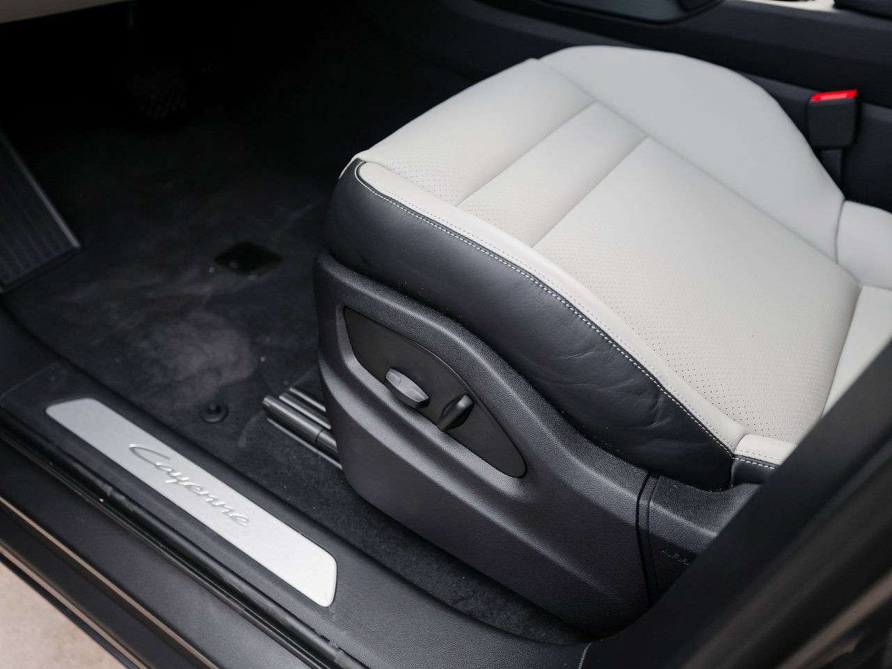 New 2026 Porsche Cayenne E-Hybrid AWD/4WD image 14