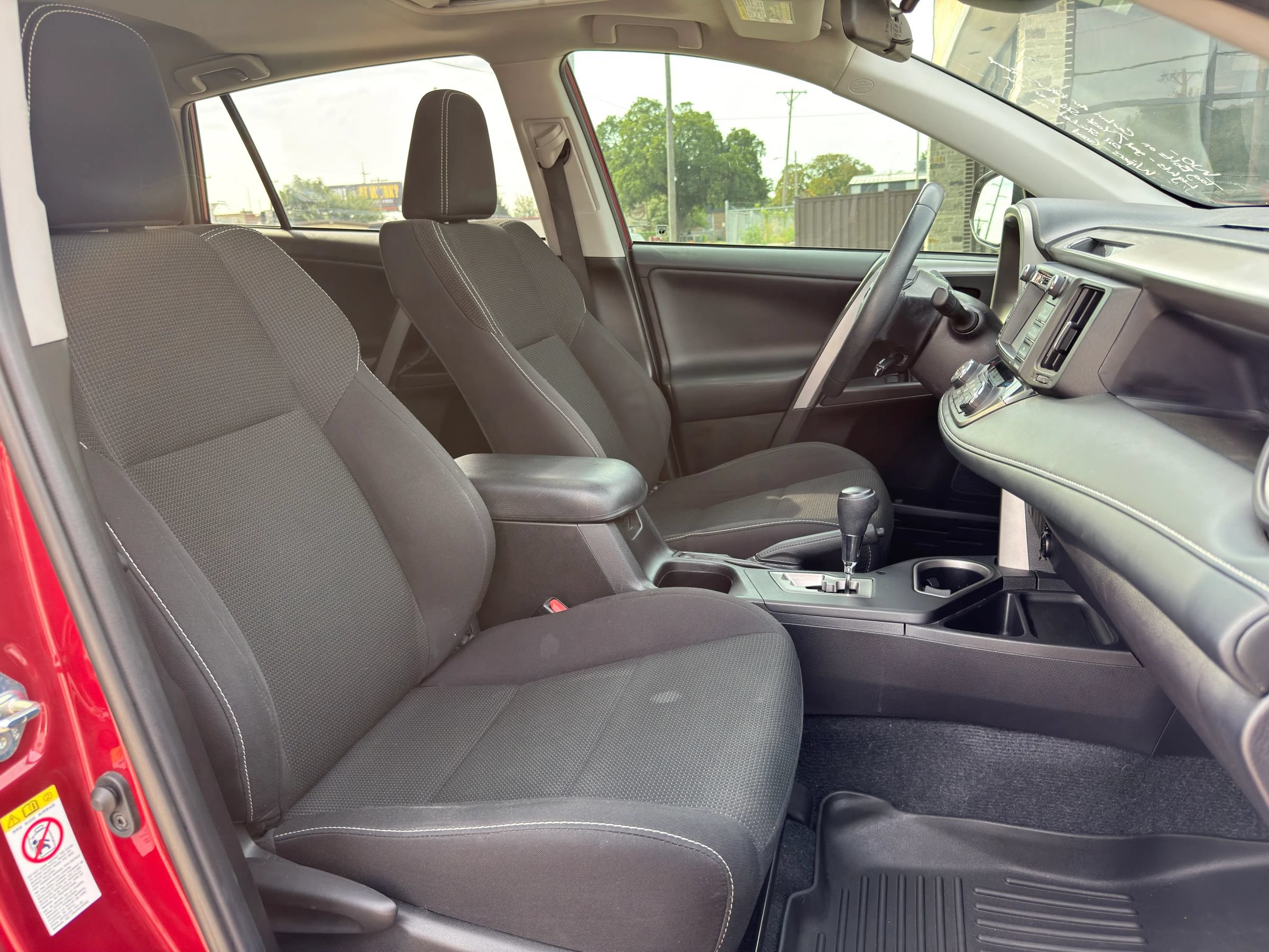 Used 2018 Toyota RAV4 XLE FWD image 22