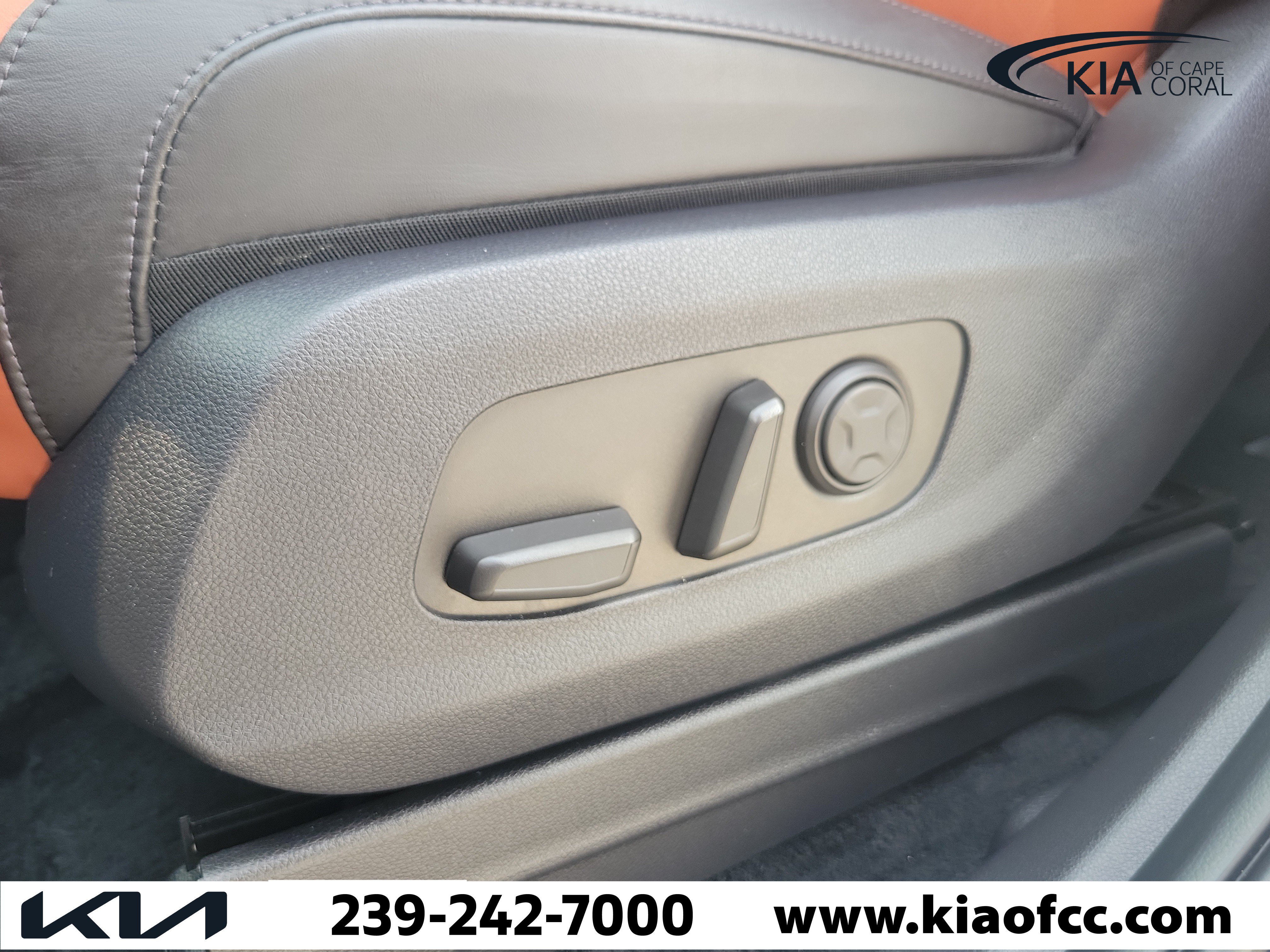 Certified 2025 Kia Carnival EX FWD image 22