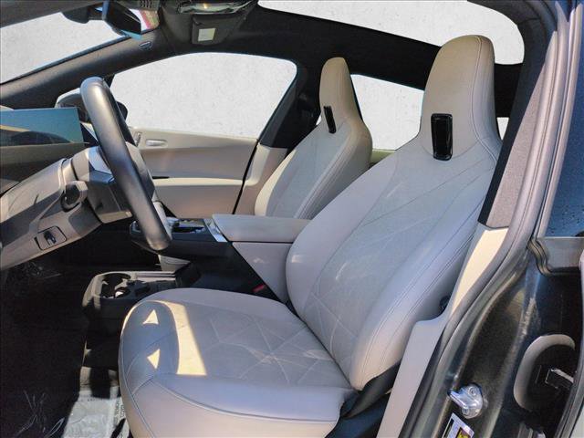 Used 2024 BMW iX xDrive50 w/ Premium Package AWD/4WD image 17