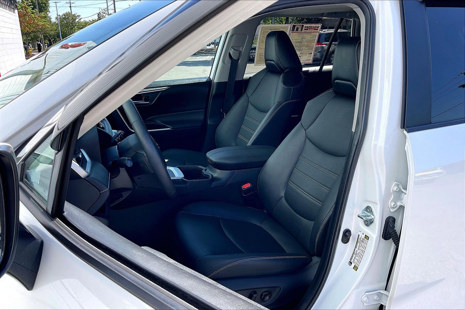 Used 2023 Toyota RAV4 XLE Premium AWD/4WD image 30
