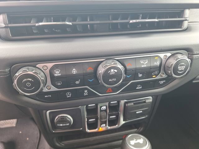 Used 2025 Jeep Wrangler Unlimited Sahara AWD/4WD image 26